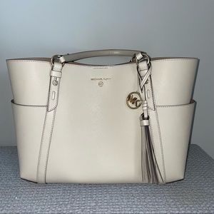Sullivan Medium Saffiano Leather Top-Zip Tote Bag